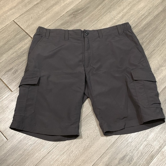 Eddie Bauer Gray Activewear Cargo Shorts size XL - Picture 2 of 9
